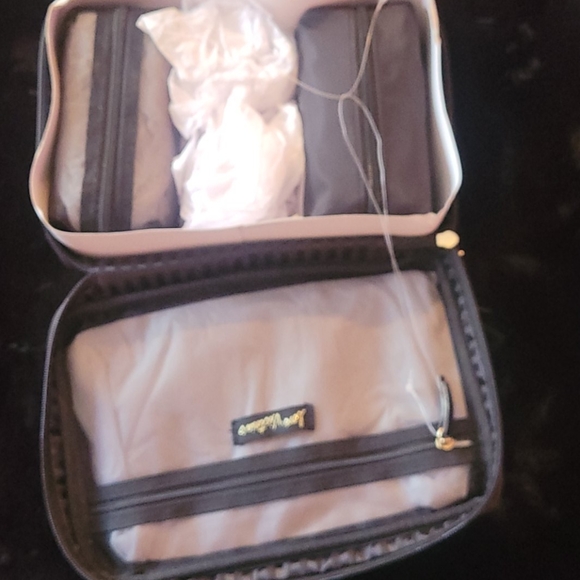 Cosmetic case - Picture 3 of 3